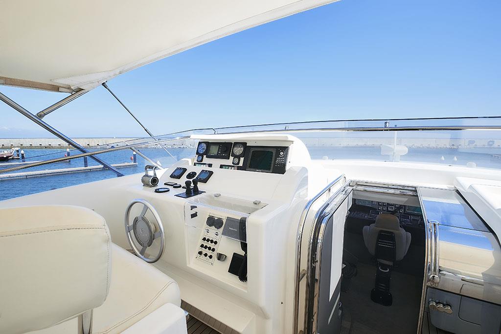 2005 CUSTOM LINE 112' 